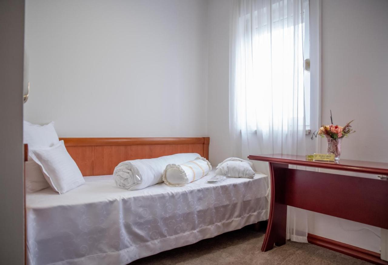 Hotel Integra Doboj Exterior foto